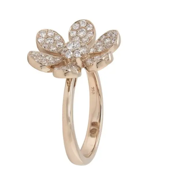 Six-Leaf Ring in Rose Gold with Round Diamonds