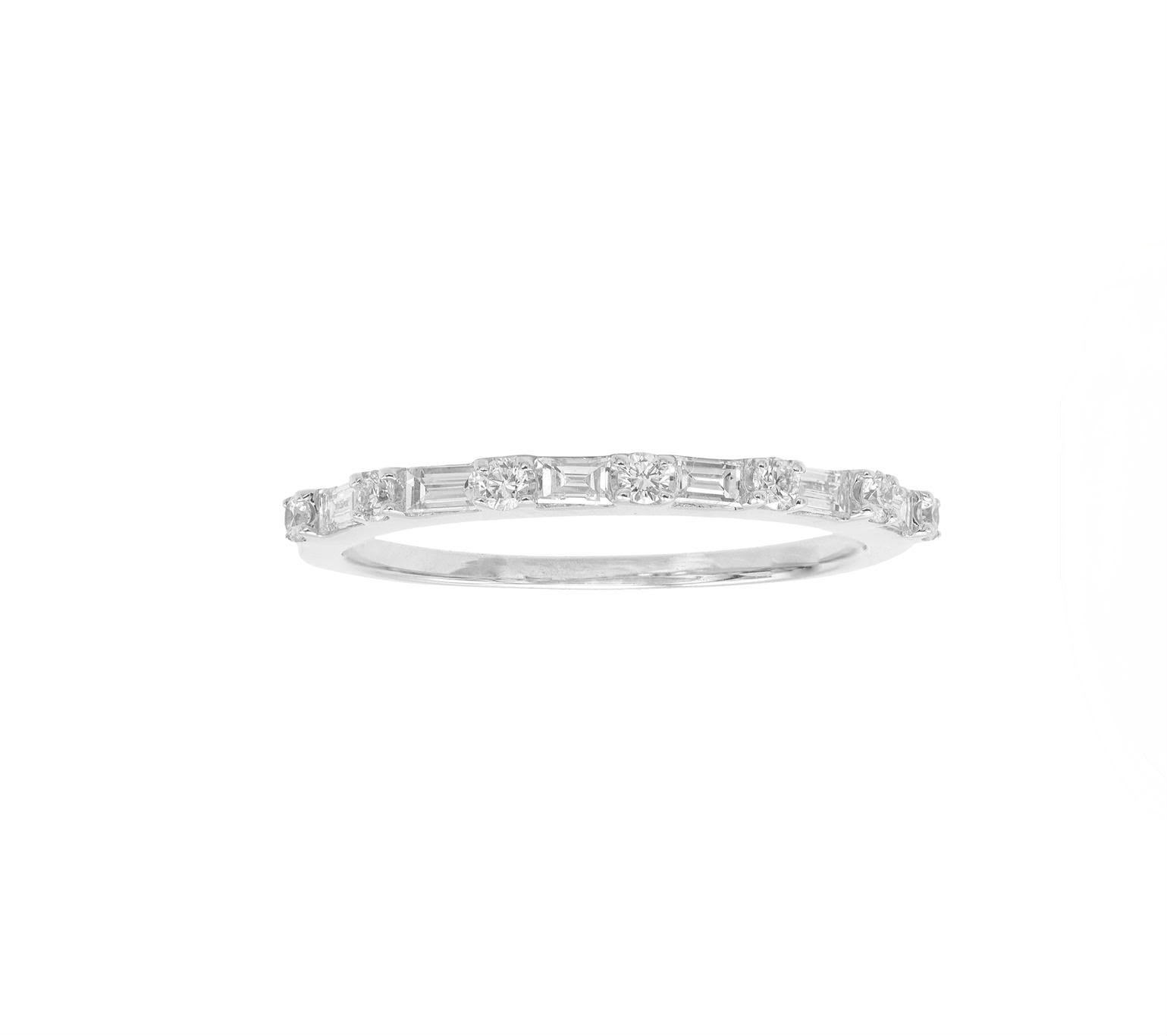 Ring in White Gold with Round and Baguette Shape Diamonds